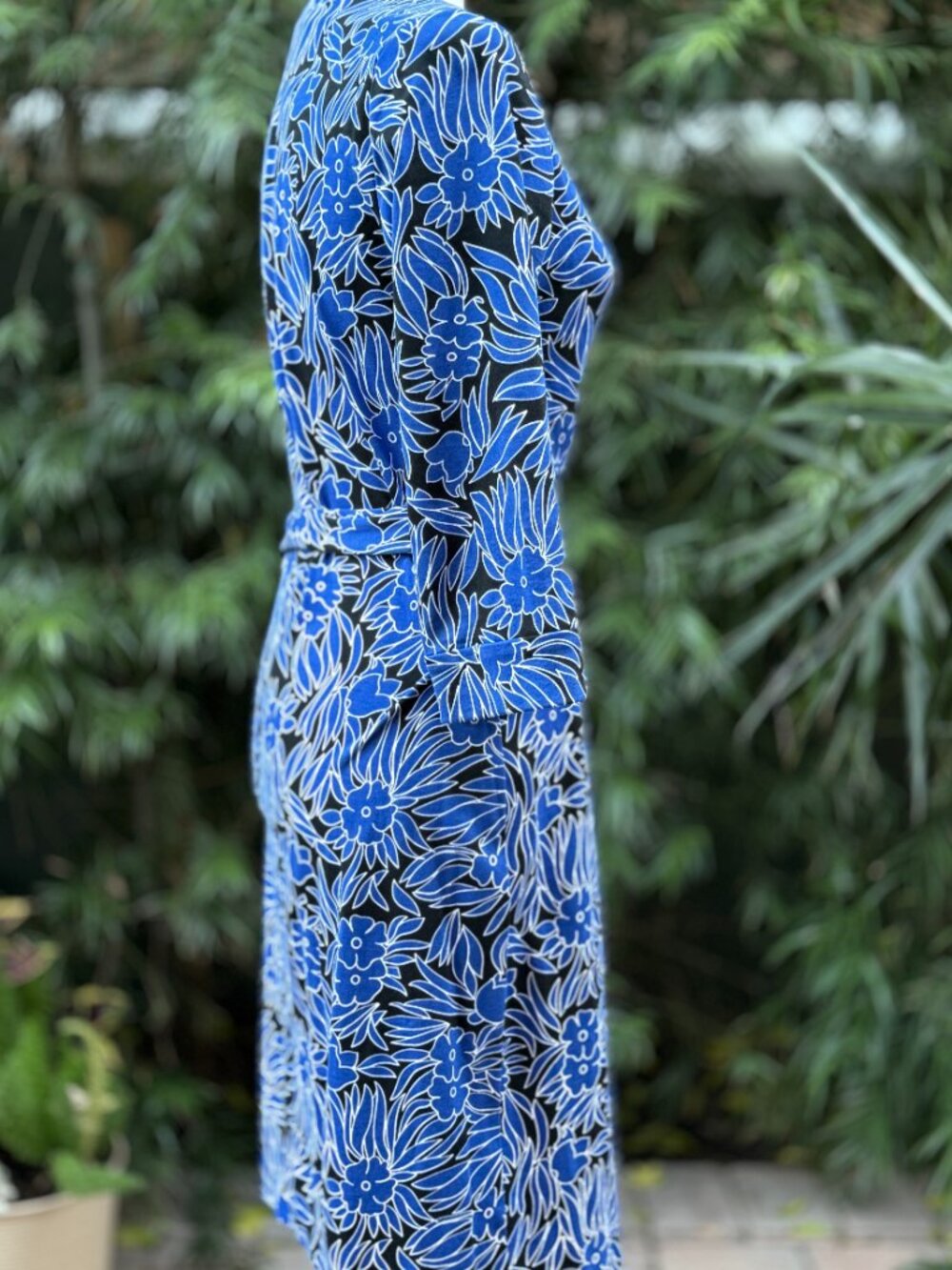 Diane von Furstenberg Blue Floral Silk Blend Wrap Dress Size 10 - Picture 2 of 13